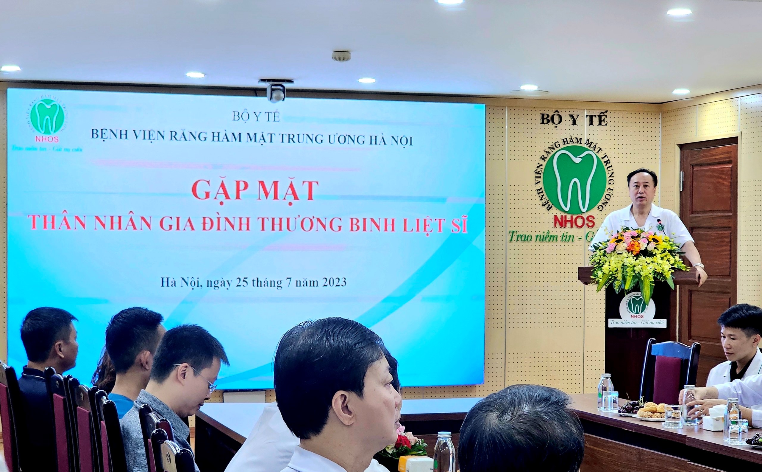 PGS.TS. Trần Cao Bính - Giám đốc Bệnh viện phát biểu tại buổi gặp mặt